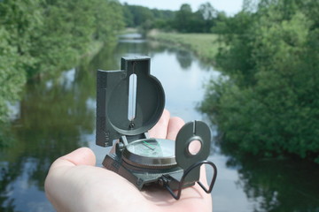Kompass am Fluss 3