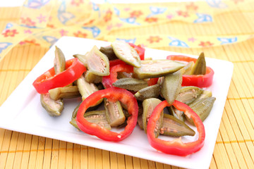 okra mit paprika