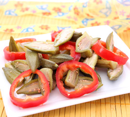 okra mit paprika