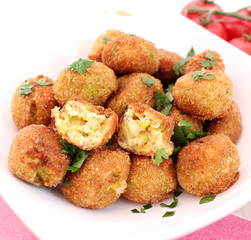 fritierte lauchbällchen