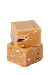 Gestapelte hellbraune Fudge mit Haselnuss