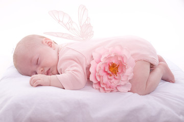 adorable bébé allongé