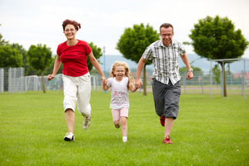 junge Familie zusammen