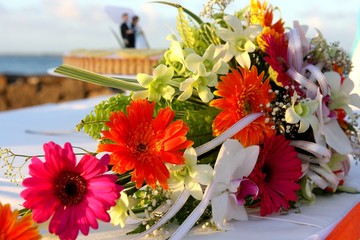 bouquet et gateau de mariage