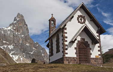 Fototapeta na wymiar Bergkapelle in der Palagruppe