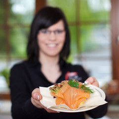 lachsteller im restaurant