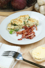 Rührei mit gebratenem Speck