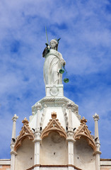 Fototapeta na wymiar Pomnik Sprawiedliwości na Dogenpalst w Wenecji
