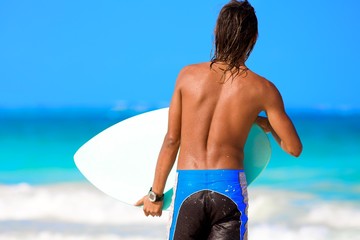 guy with a surfboard on sunny day © serafino