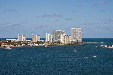 Fototapeta premium White Condos at Port Everglades