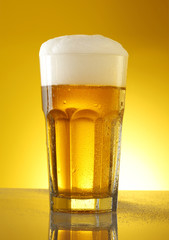 ein grosses Glas Bier