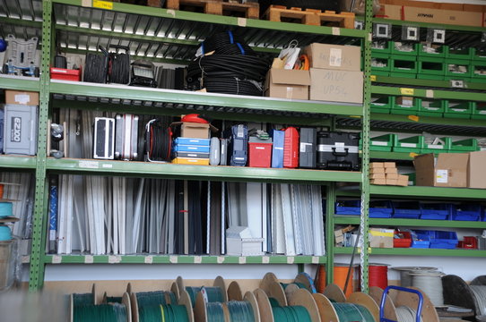 regallager shelf, warehouse, store, factory, horizontal, indoor, photography, shipping, merchandise, retail, cardboard, color image, no people, storage, rack, transportation, delivering, manufacturing