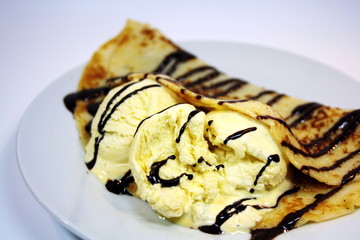 crepe mit vanilleeis