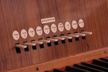 Detail Spieltisch einer Kirchenorgel