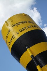 bouée,échouage,sable,plage,bretagne,pêche,balise