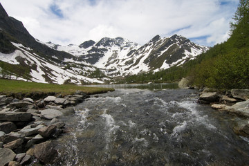 Fototapeta na wymiar Arpy Jezioro Valle d'Aosta