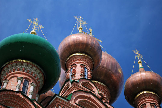 Les bulbes de l'&eacute;glise d'Ostankino &agrave; Moscou