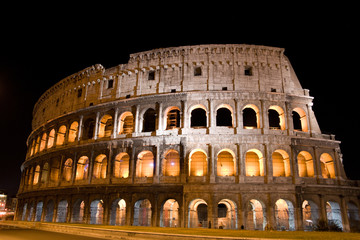 Fototapeta na wymiar Colosseum by Night