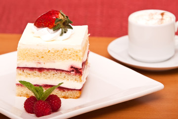 Strawberry cake with cappucino