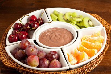 Piatto di Frutta con crema al cioccolato
