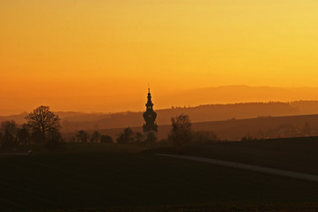 Fototapeta na wymiar Sonnenuntergang mit Kirchturm
