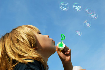 Illustration Bonne Fête Papa - Enfant et bulles de savon