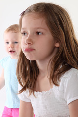 große schwester schmollt