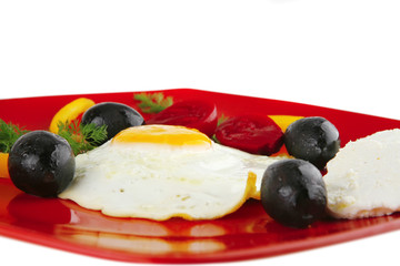 egg on red dish with vegetables