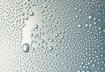 Wasserfond mit Tropfen Ausschnitt 9