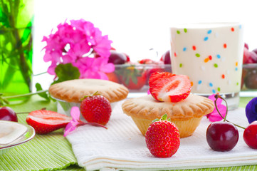 cake with fresh fruits decoration