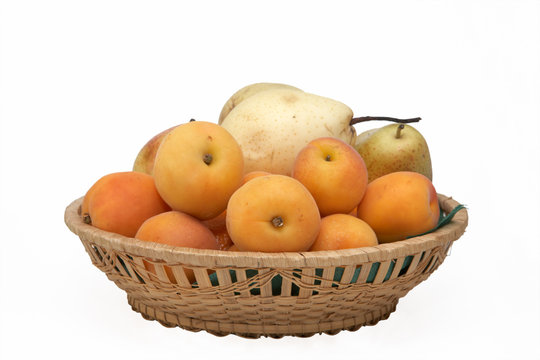 Straw dish with fruits