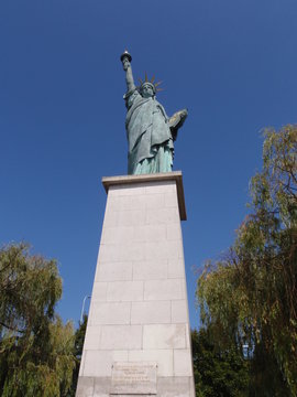 Statue de la Libert&eacute; &agrave; Paris