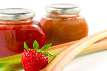 Erdbeer- und Rhabarbermarmelade