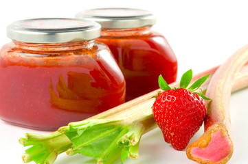 Erdbeer- und Rhabarbermarmelade