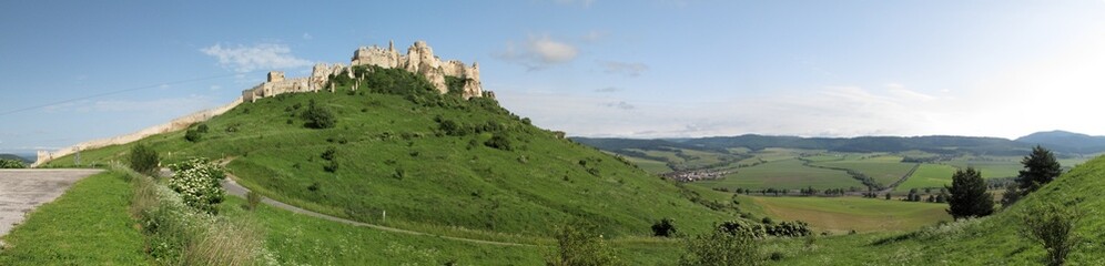 Fototapeta na wymiar Spissky hrad castle in Slovakia belongs to UNESCO world heritage