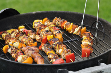 Gegrillte Hühnerspieße