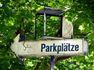 Parkplatzschild-alt