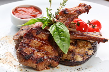 Grilled meat with vegetables
