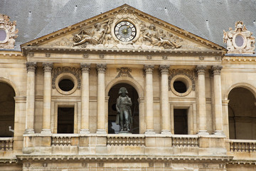 Fototapeta na wymiar Napoleon statue in the balcony of Les Invalides, Paris