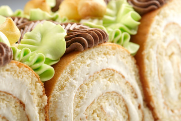 Swiss rolls with cream