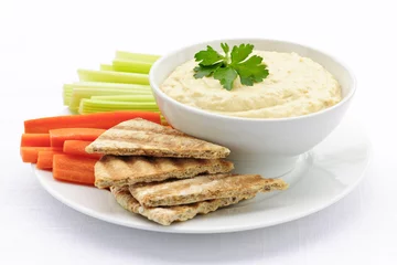Foto auf Acrylglas Hummus with pita bread and vegetables © Elenathewise