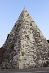 Fototapeta na wymiar Cestia Pyramid in Rome