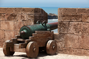 Fototapeta na wymiar Kanone w Essaouira