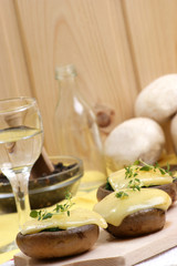 mit Spinat gebackene Champignons
