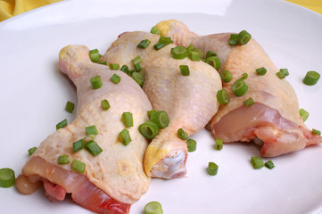 rohe Hühnerschenkel