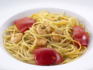Spaghetti mit Shrimps und Paprika