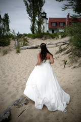 Fototapeta premium flowing white wedding dress