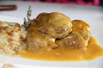 Beef jaws with Potato and bacon rösti Spain