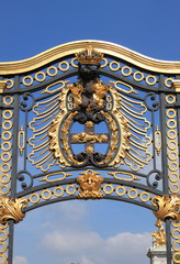 Lateral gate of Buckingham Palace, London (UK) - obrazy, fototapety, plakaty