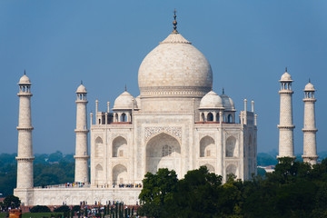 Fototapeta na wymiar Daytime Taj Mahal at Distance